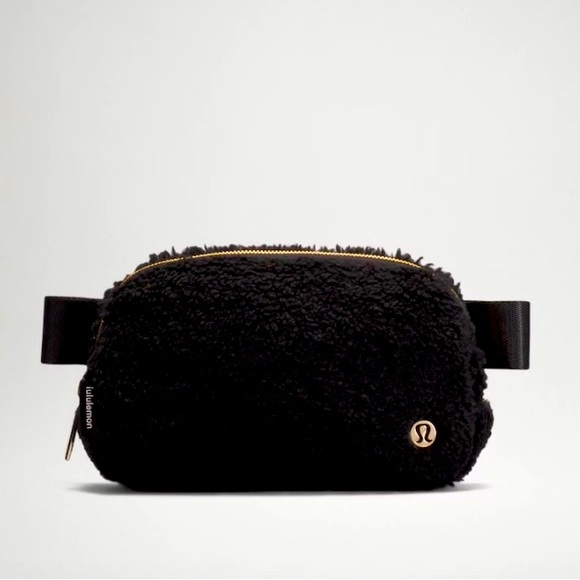 Lululemon belt bag. New - Picture 2 of 5